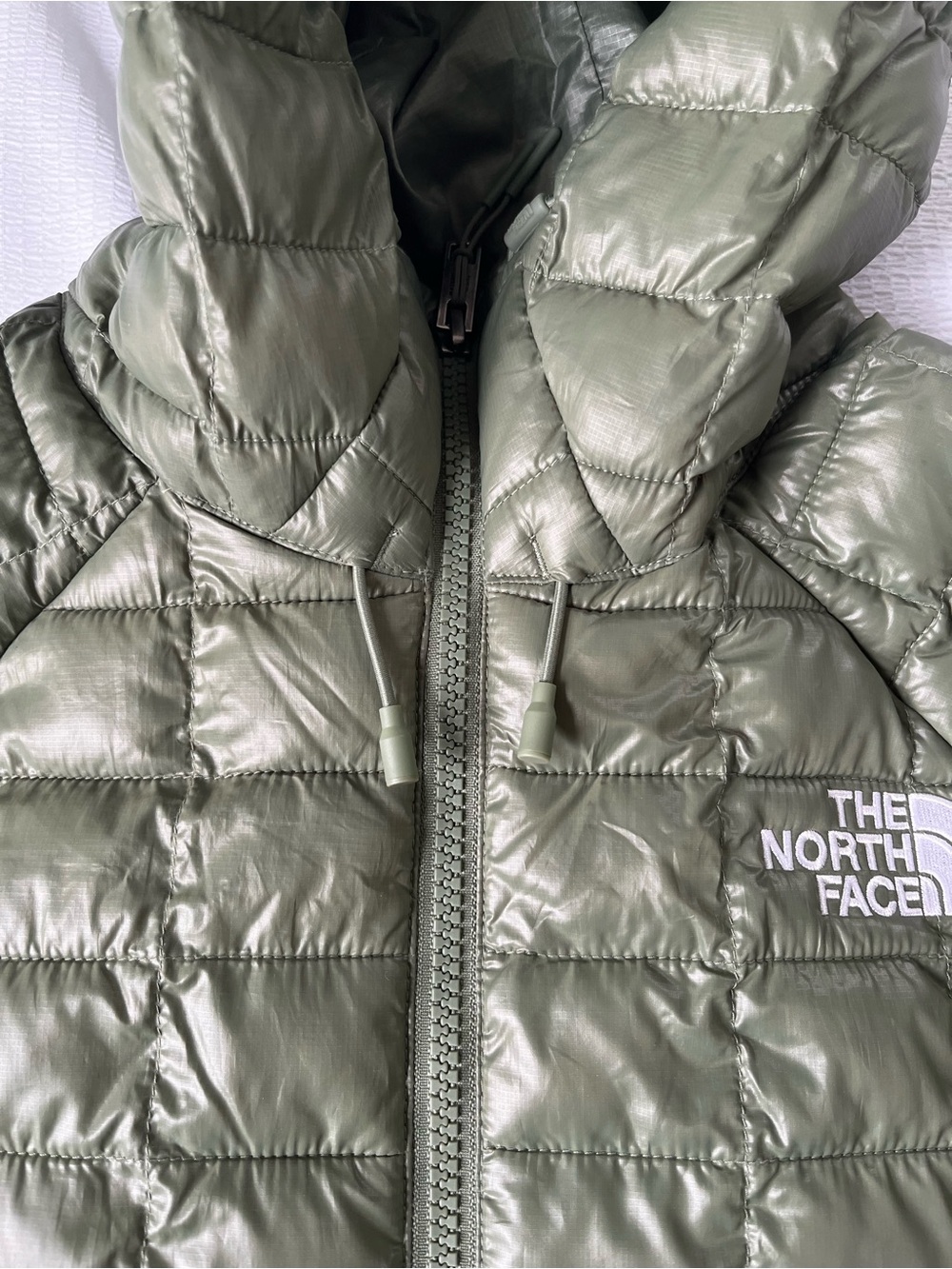 The North Face Women's Olive Hooded Quilted Puffer Jacket - Picture 5 of 12
